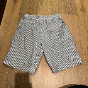 UNIQLO Women's Grey and White Shorts